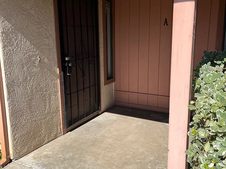 2020 Floyd Ave — Photo 4