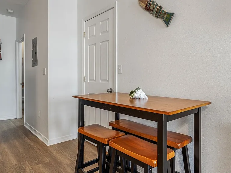1289A Century Oaks Dr — Photo 6