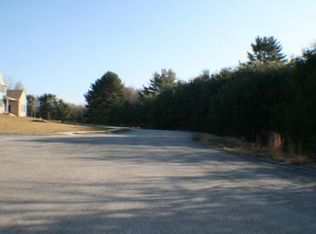 8 Fairway Dr, North Grosvenordale, CT 06255