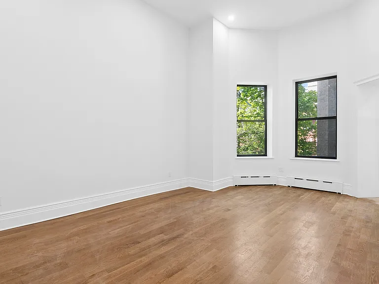 372 Clinton Ave #1 — Photo 4