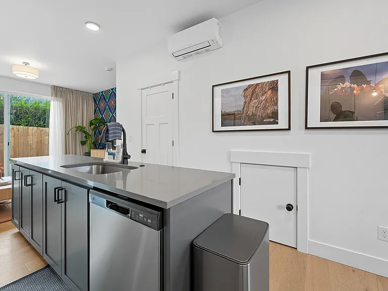 330 NE 58th Ave — Photo 18
