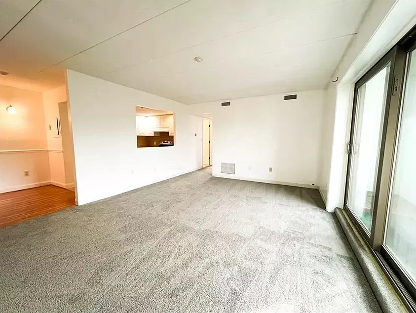 685 Main St — Photo 3