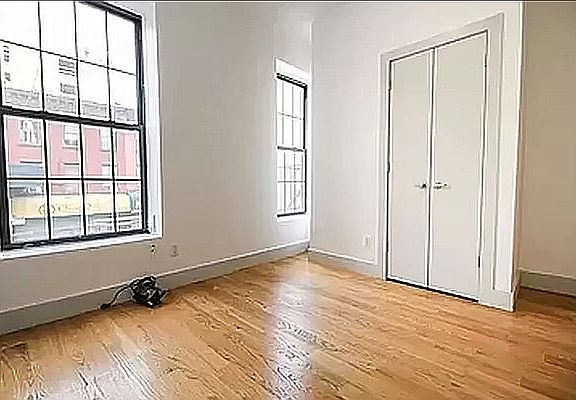 5th image of 894 Myrtle Ave #7