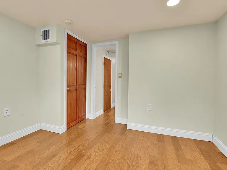 2245 S Franklin St — Photo 37