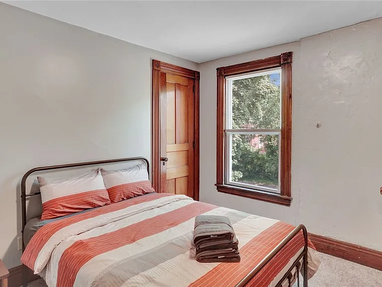 407 Alexander St — Photo 10