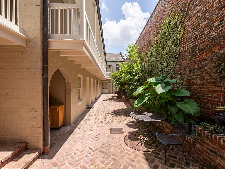 1018 Bienville St — Photo 41