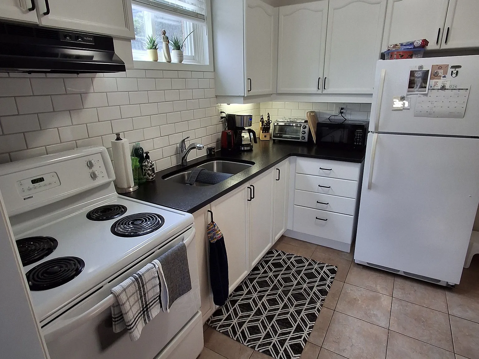 3 bed, $1,975 — Photo 3