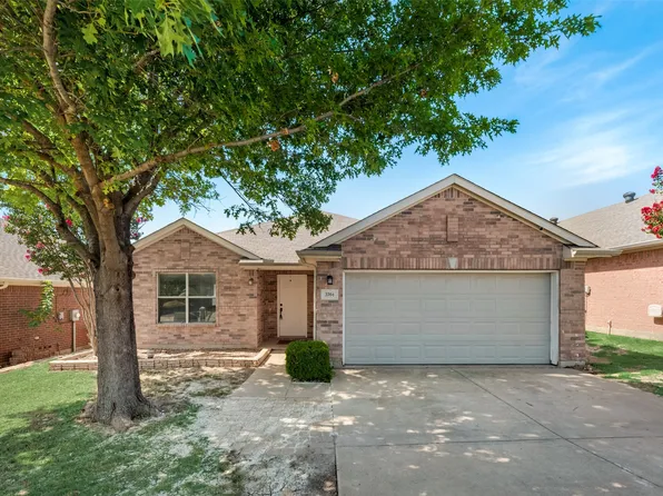 3704 Sapphire St, Fort Worth, TX 76244