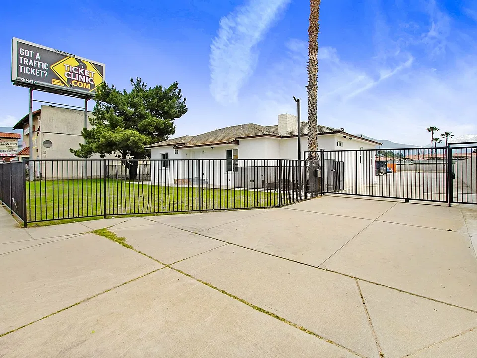 2377 Del Rosa Ave