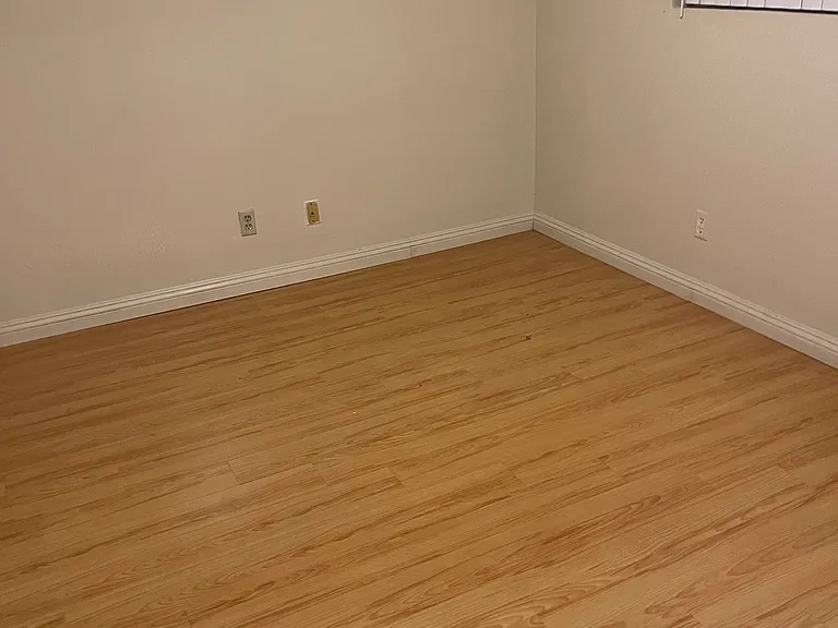 343 W Lomita Ave — Photo 8