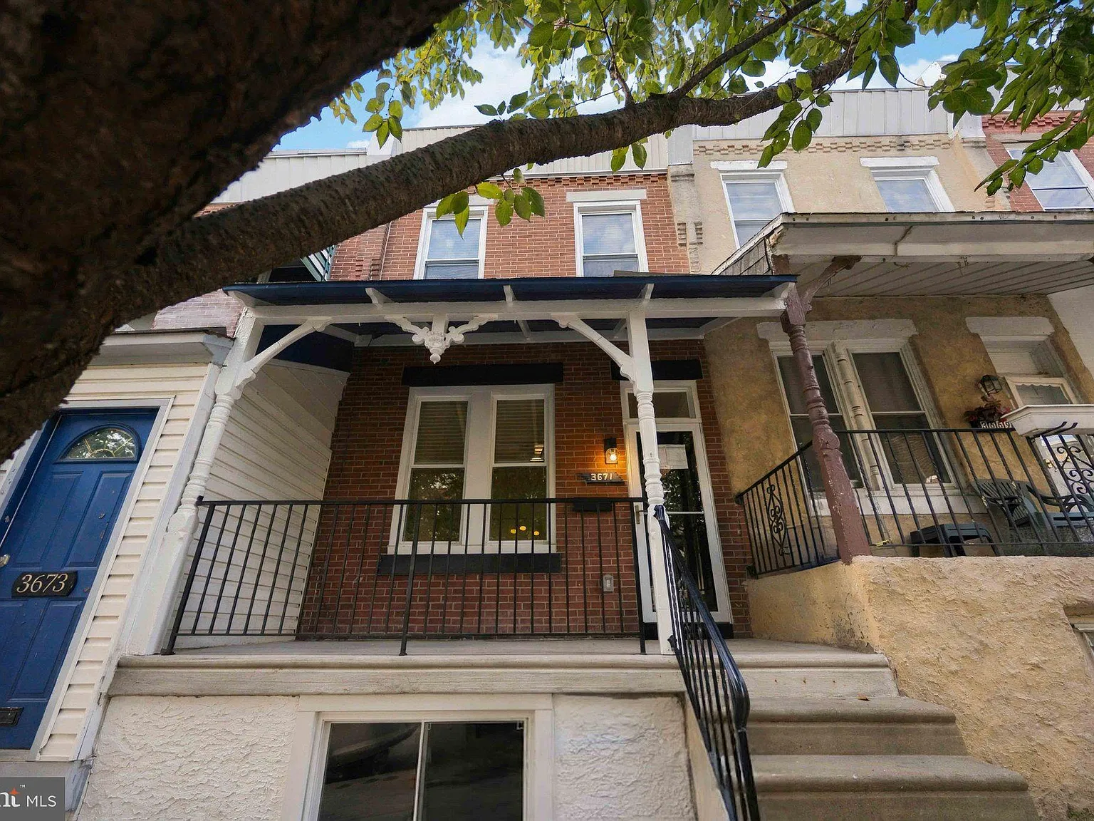 2 bed, 1.0 bath, 1120 sqft, $2,300 — Photo 2