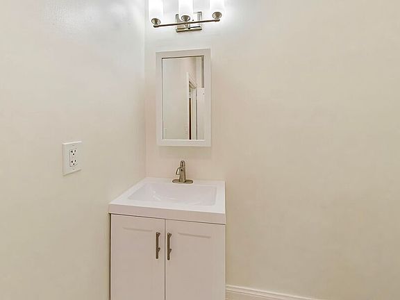3rd image of 1534 Arch St #4