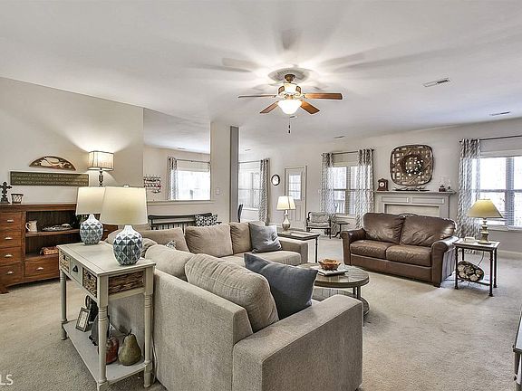 3rd image of 94 Meadow View Gln