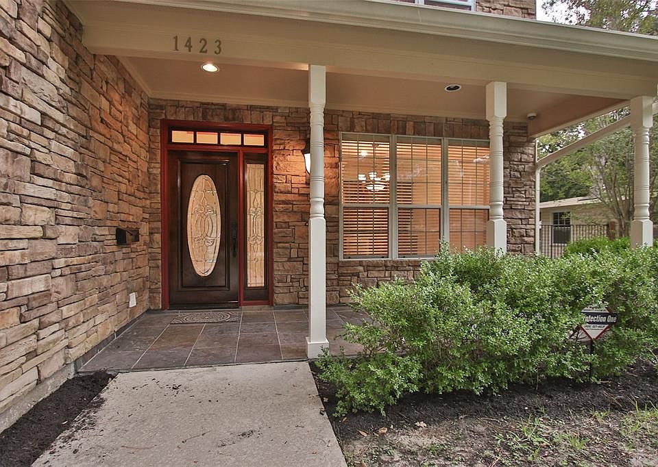 1st image of 1423 Sue Barnett Dr