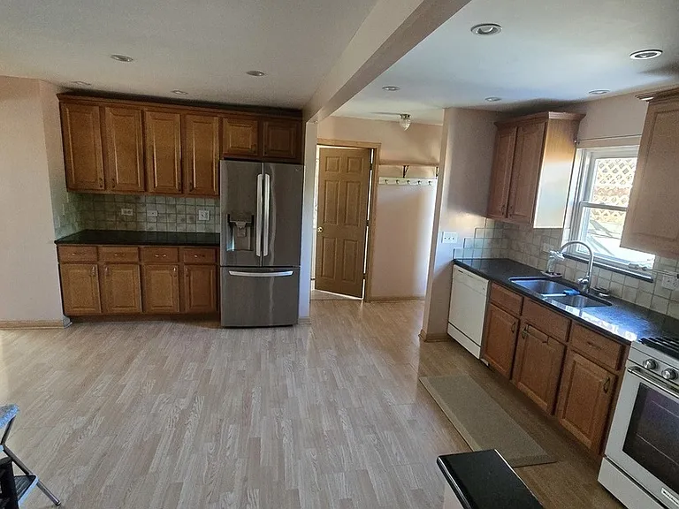 7139 W 74th Pl — Photo 9