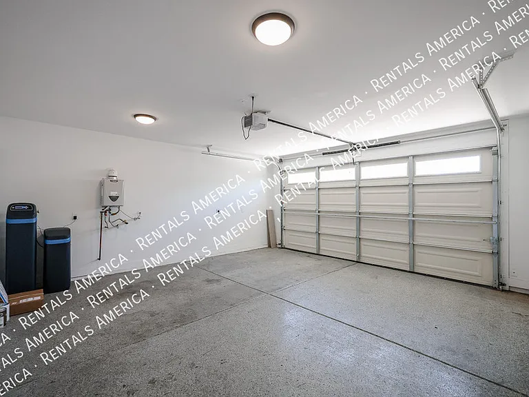 2418 E Amelia Ave — Photo 49