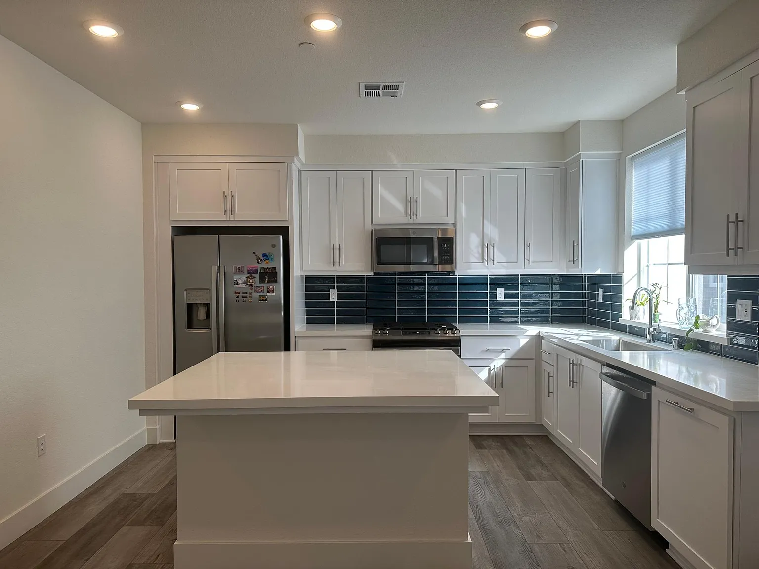2 bed, 2.5 bath, 1424 sqft, $3,800 — Photo 3