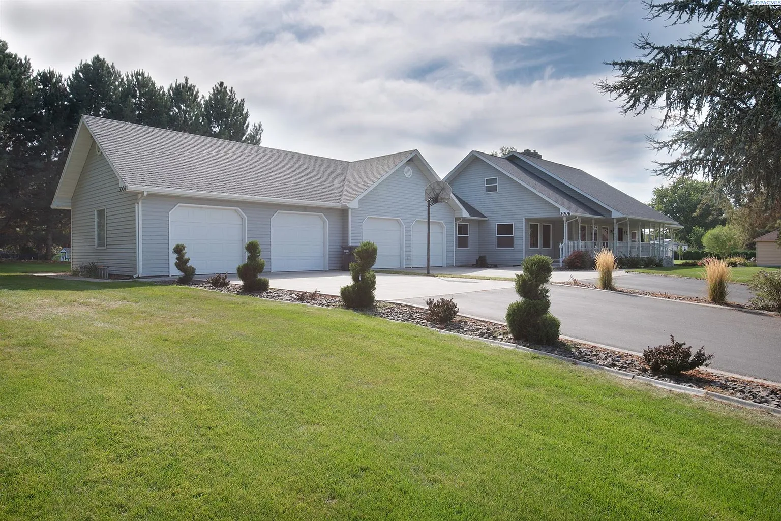 3006 Road 76 photo 1