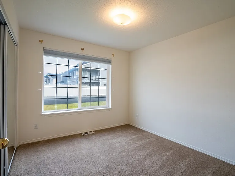 1502 N Madson Ln — Photo 10