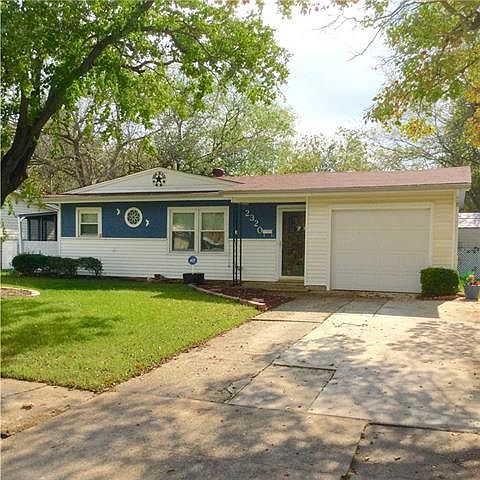 1st image of 2320 Bluffton Dr