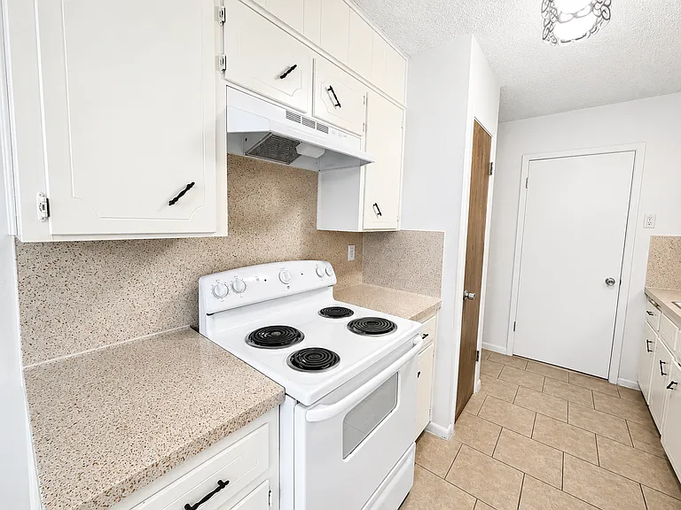 2211 Wheeler Ave — Photo 8