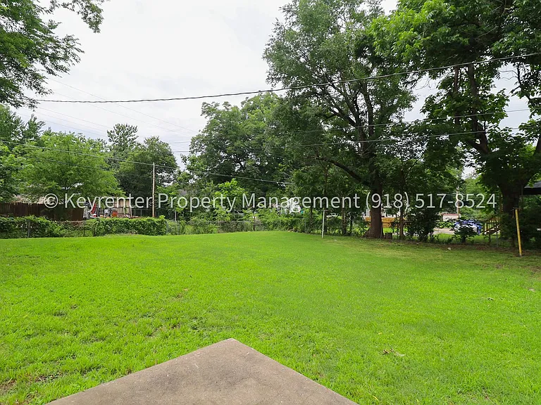 1928 N Columbia Pl — Photo 18