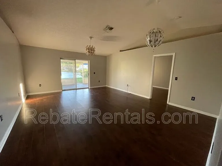 10538 Lantana Lakes Dr N — Photo 9