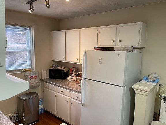 4th image of 402 Highland Ave #22T