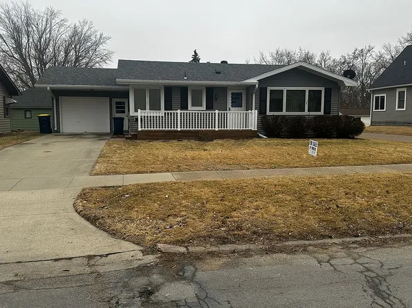 505 Liberty St, Pella, IA 50219