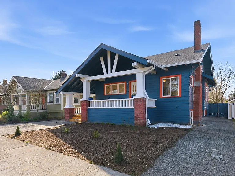 2945 NE 57th Ave — Photo 2