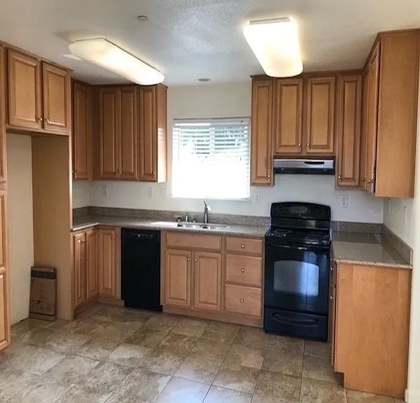 52A Tharp Ave — Photo 2