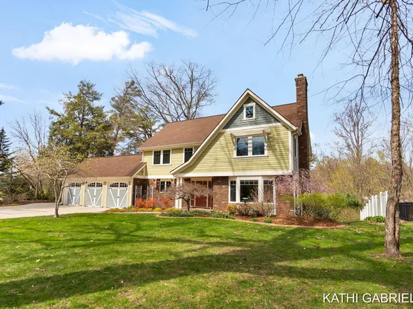 18886 Greenwood Ct, Spring Lake, MI 49456