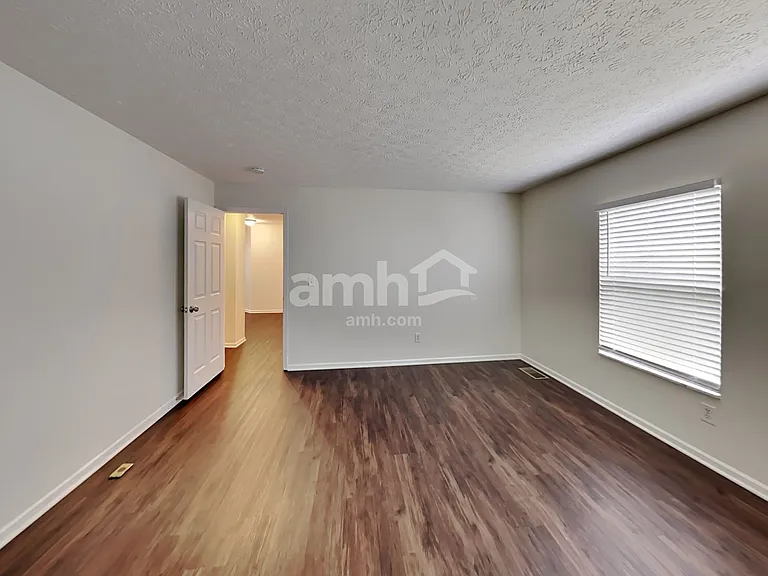 640 Norfolk Sq S — Photo 13