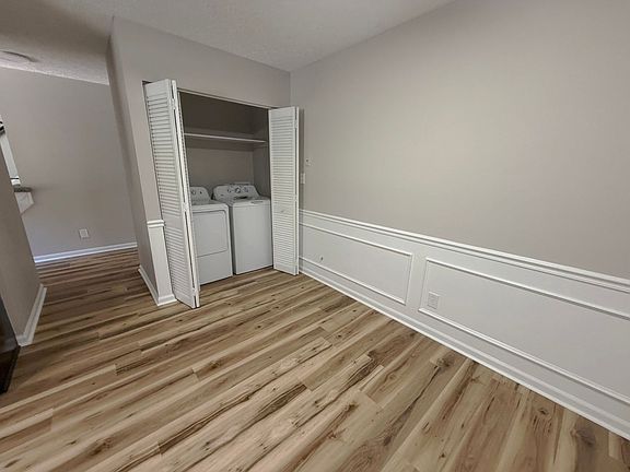 3rd image of 243 Iris Ln