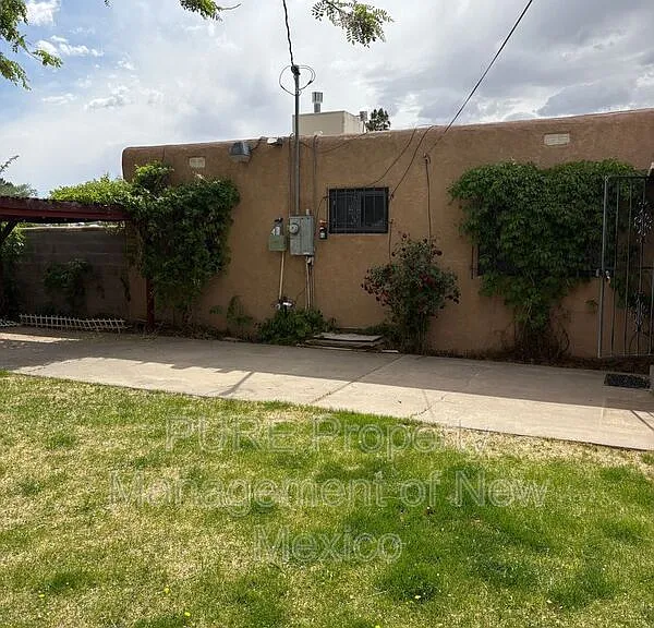 536 Arizona St SE — Photo 16