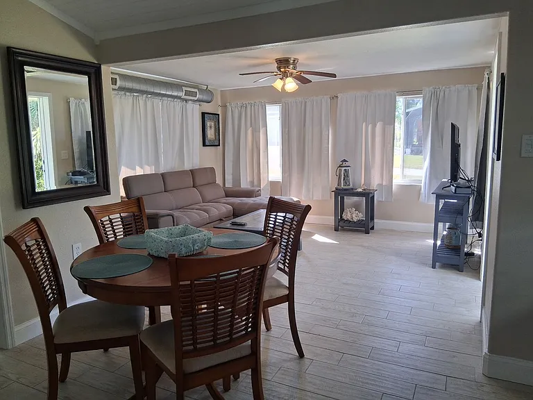 2470 Rose Ave — Photo 17