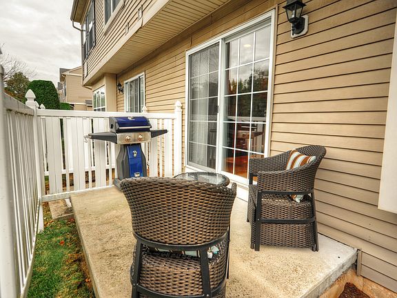 5th image of 302 Black Walnut Dr