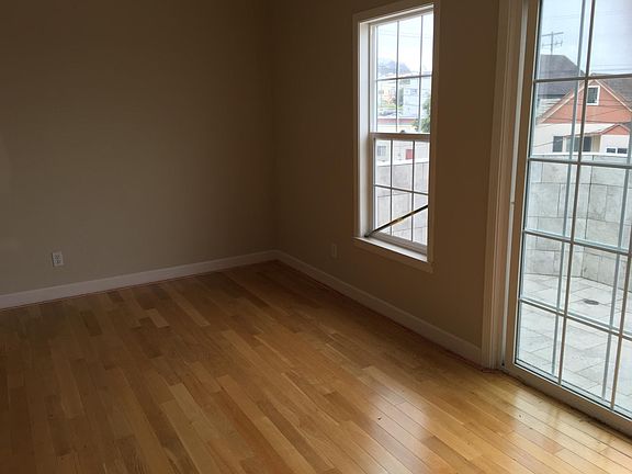 3rd image of 212 Los Olivos Ave