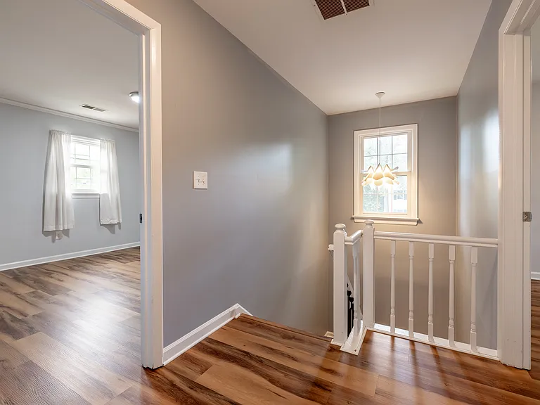208 Huntington Ln — Photo 34