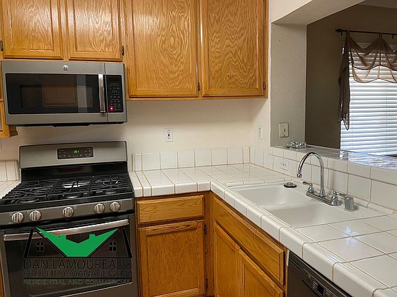 4th image of 926 Anderson Cir