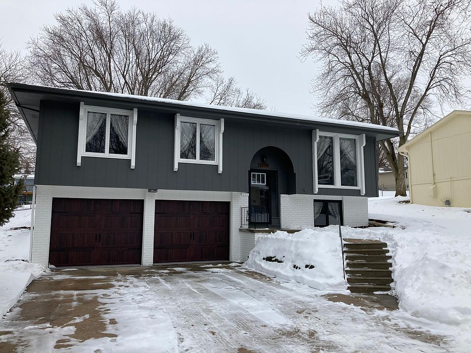 1st image of 1319 S 163rd St
