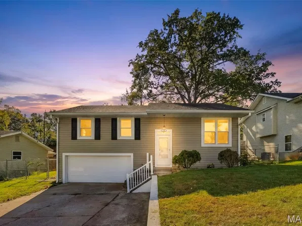 1406 Belleau Lake Dr, O'Fallon, MO 63366