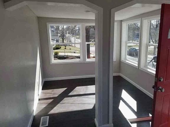 3rd image of 315 New York St