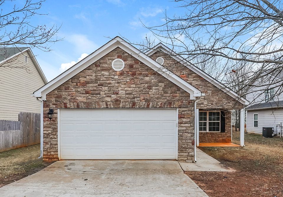 1st image of 717 Douglass Cir