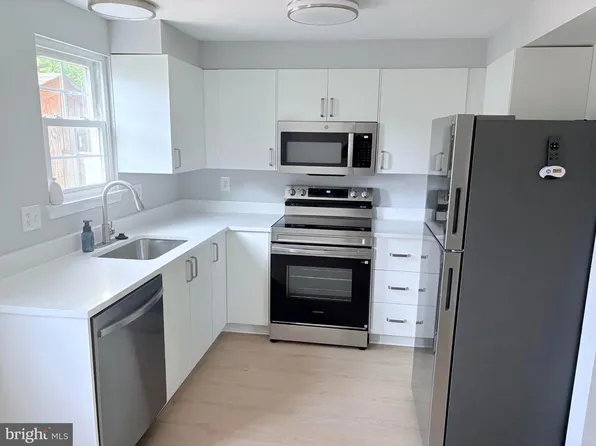 23 Asbury Way, Sterling, VA 20165