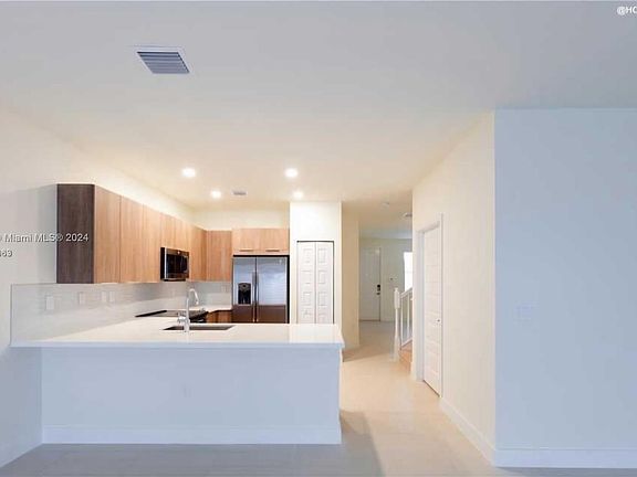 4th image of 10399 NW 89th Ter #10399