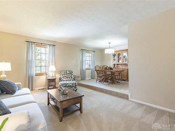 4th image of 1051 Hyde Park Dr