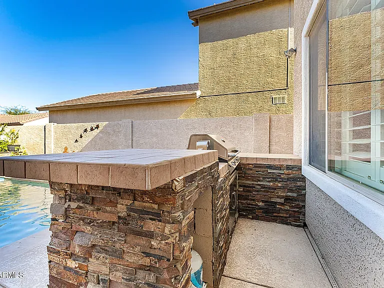 4 bed, 3308 sqft, $4,350 — Photo 4