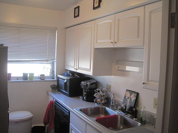 5th image of 2819 Erie Ave #7