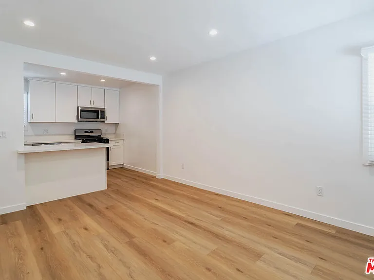 815 W Glenoaks Blvd #A — Photo 5